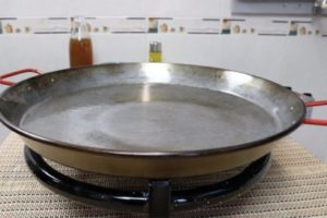 como limpiar paellera